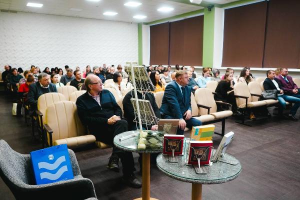13 декабря в Амурской областной научной библиотеке им. Н.Н. Муравьева-Амурского состоялась презентация книги «Археология и этнография Приамурья»